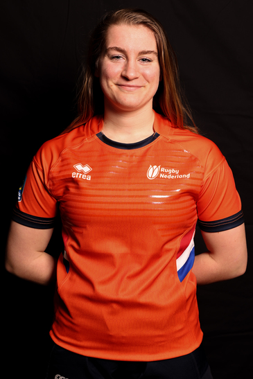 Julia Morauw in Netherlands kit